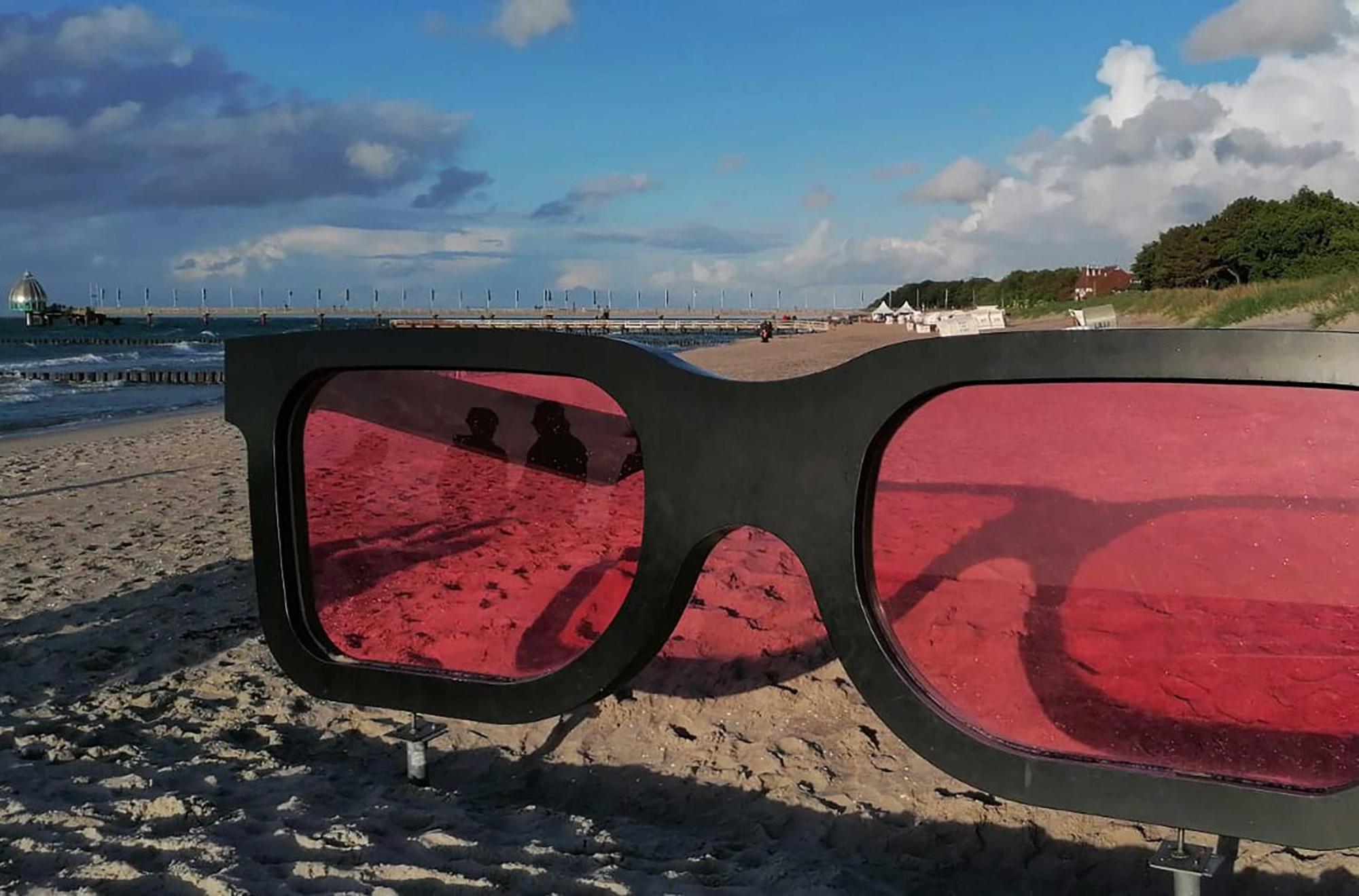 Kranichtanz An Der Seebruecke Zingst Esterno foto
